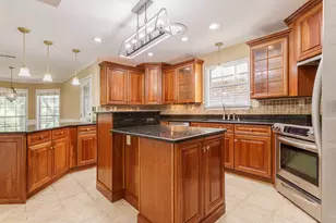 329 Skyline Cir, Crestview, FL 32539 - Photo 3