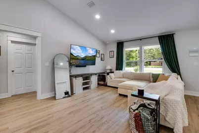 43 E Crocus Avenue E, Defuniak Springs, FL 32433 - Photo 5