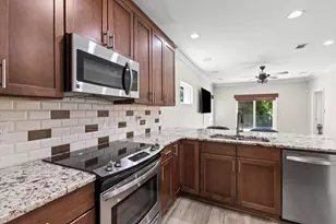 496 Soundview Ct, Mary Esther, FL 32569 - Photo 3