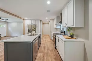 524 E Tiger Lily Ln E, Defuniak Springs, FL 32433 - Photo 3