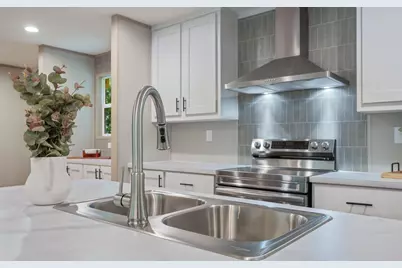 524 E Tiger Lily Lane E, Defuniak Springs, FL 32433 - Photo 7