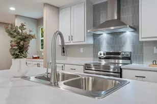 524 E Tiger Lily Ln E, Defuniak Springs, FL 32433 - Photo 7