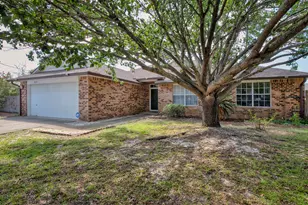 7241 Antoinette Cir, Navarre, FL 32566 - Photo 3