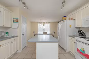 7241 Antoinette Cir, Navarre, FL 32566 - Photo 11