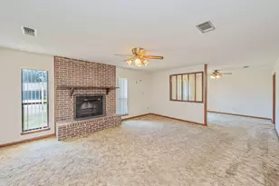 422 Fleetwood Dr, Mary Esther, FL 32569 - Photo 3