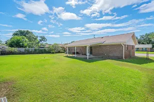 422 Fleetwood Dr, Mary Esther, FL 32569 - Photo 5