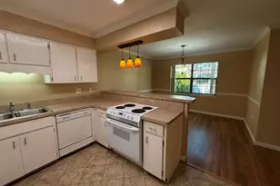 1054 9th St, Shalimar, FL 32579 - Photo 9