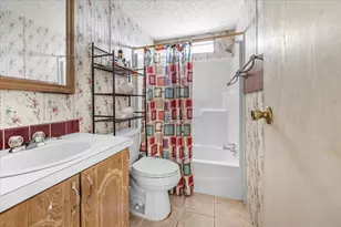 215 Davis Dr, Niceville, FL 32578 - Photo 9