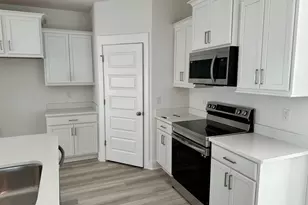 157 Blooming Cv, Crestview, FL 32539 - Photo 3