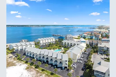 1440 Paradise Point Drive #UNIT 21, Navarre, FL 32566 - Photo 3