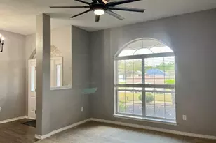 9866 Parker Lake Cir, Navarre, FL 32566 - Photo 7