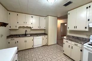 8101 4th St, Laurel Hill, FL 32567 - Photo 5