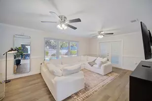 1024 Juniper Ave, Niceville, FL 32578 - Photo 17