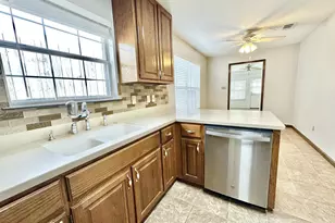 451 W Park Dr, Mary Esther, FL 32569 - Photo 21