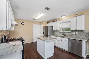 517 Tom Sawyer Ln, Crestview, FL 32536 - Photo 7