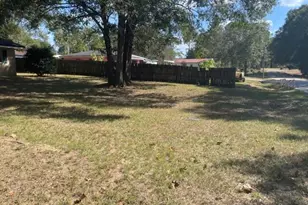 118 Peach Tree St, Paxton, FL 32538 - Photo 5