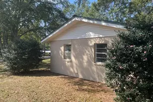 118 Peach Tree St, Paxton, FL 32538 - Photo 9