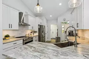 6977 Flintwood St St, Navarre, FL 32566 - Photo 5