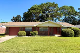3 Lakeview Dr, Mary Esther, FL 32569 - Photo 1