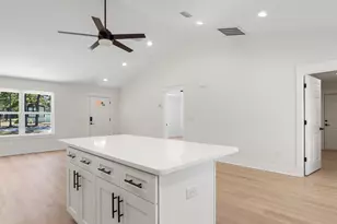 84 W Oleander Ave W, Defuniak Springs, FL 32433 - Photo 9