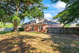 2621 Barefoot Creek Cir, Navarre, FL 32566 - Photo 21