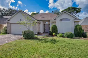 924 Shalimar Point Dr, Shalimar, FL 32579 - Photo 1