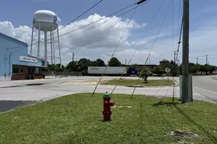 627 NW Anchors Street NW, Fort Walton Beach, FL 32548 - Photo 3