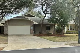 2159 Bayshore Dr, Niceville, FL 32578 - Photo 1