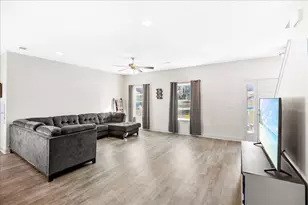 3030 Crown Creek Cir, Crestview, FL 32539 - Photo 5