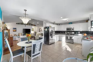 2061 Bahama Dr, Navarre, FL 32566 - Photo 11