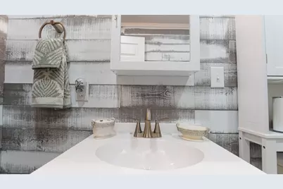 261 W Royal Palm Avenue W, Defuniak Springs, FL 32433 - Photo 9