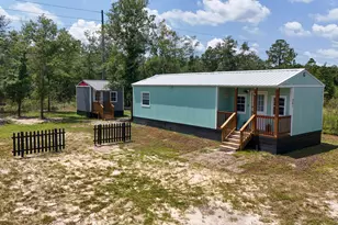 261 W Royal Palm Ave W, Defuniak Springs, FL 32433 - Photo 1