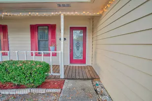 404 Ashley Dr, Crestview, FL 32536 - Photo 3