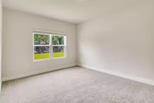 8033 Fir Tree Dr, Milton, FL 32583 - Photo 9