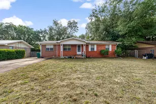 104 22nd St, Niceville, FL 32578 - Photo 1