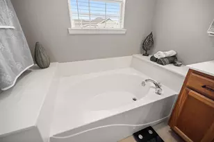 129 Farrah Ave, Niceville, FL 32578 - Photo 9