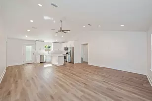 68 E Iris Ln E, Defuniak Springs, FL 32433 - Photo 5