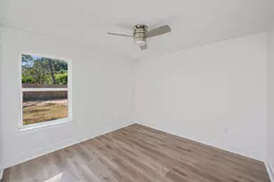 68 E Iris Ln E, Defuniak Springs, FL 32433 - Photo 13