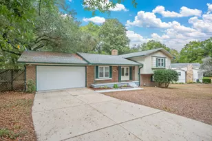 2401 Roberts Dr, Niceville, FL 32578 - Photo 1