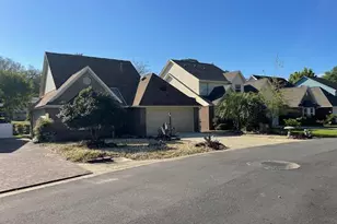 810 Fairway Lakes Dr, Niceville, FL 32578 - Photo 1