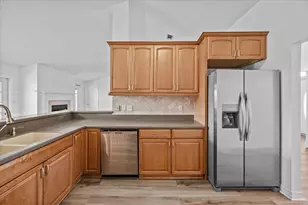 9655 Parker Lake Cir, Navarre, FL 32566 - Photo 19