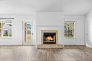 9655 Parker Lake Cir, Navarre, FL 32566 - Photo 9