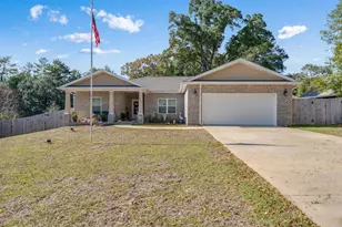 2012 N Pearl Street N, Crestview, FL 32536 - Photo 1