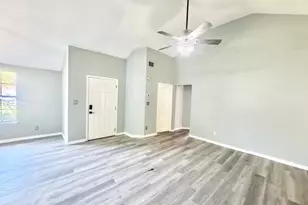 129 Wright Cir, Niceville, FL 32578 - Photo 3