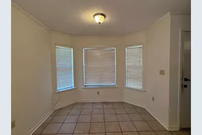 207 W Pinoak Court W, Crestview, FL 32539 - Photo 3