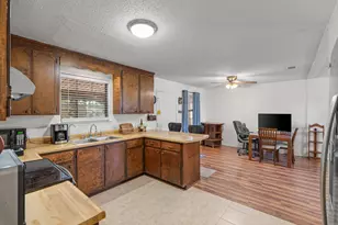 212 Aza Pl, Crestview, FL 32539 - Photo 7