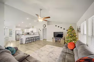 2045 Broad St, Crestview, FL 32536 - Photo 5