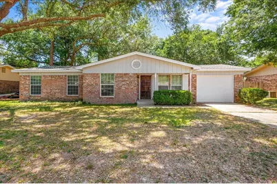 107 Alan A Dale Drive, Niceville, FL 32578 - Photo 1
