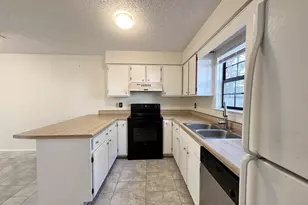 223 Oxford Ct, Mary Esther, FL 32569 - Photo 3