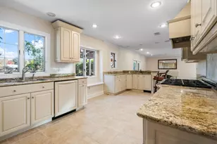 1009 E Troon Dr E, Niceville, FL 32578 - Photo 37